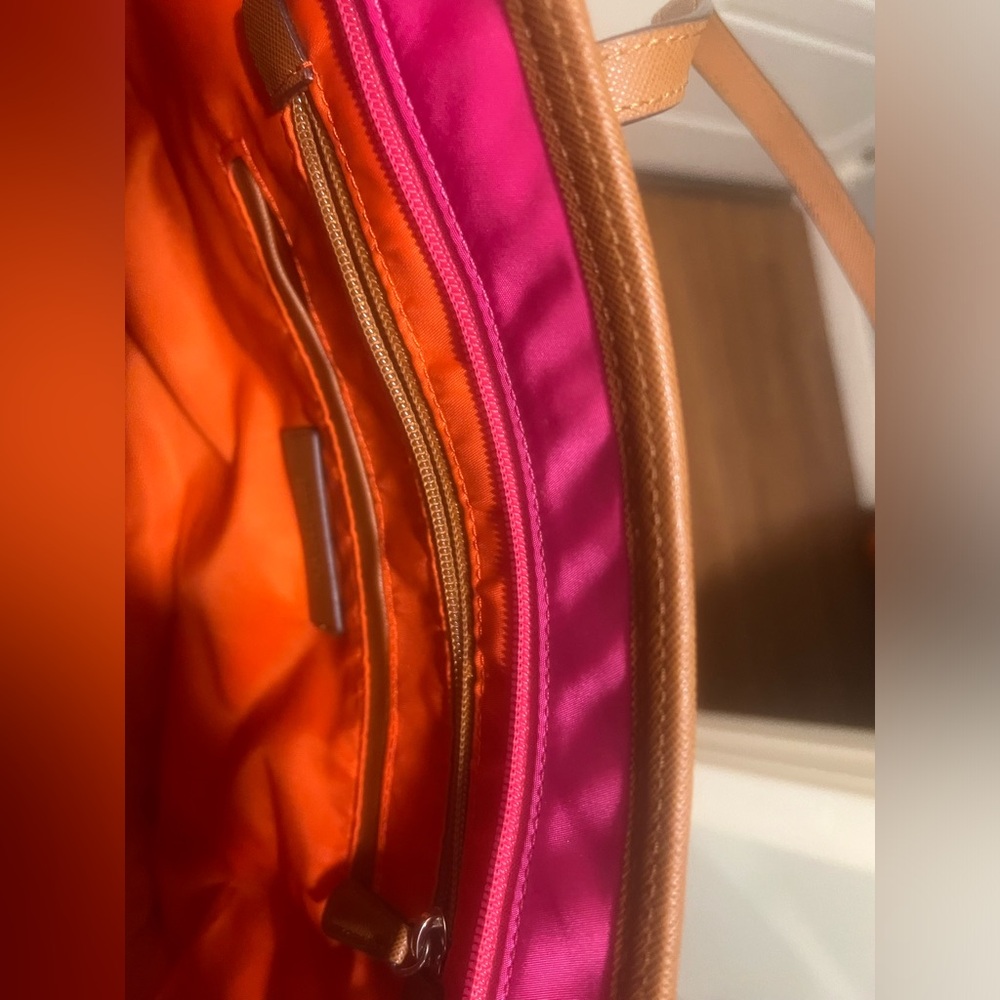 MICHAEL KORS Kempton MD Pocket Tote - Picture 11 of 12